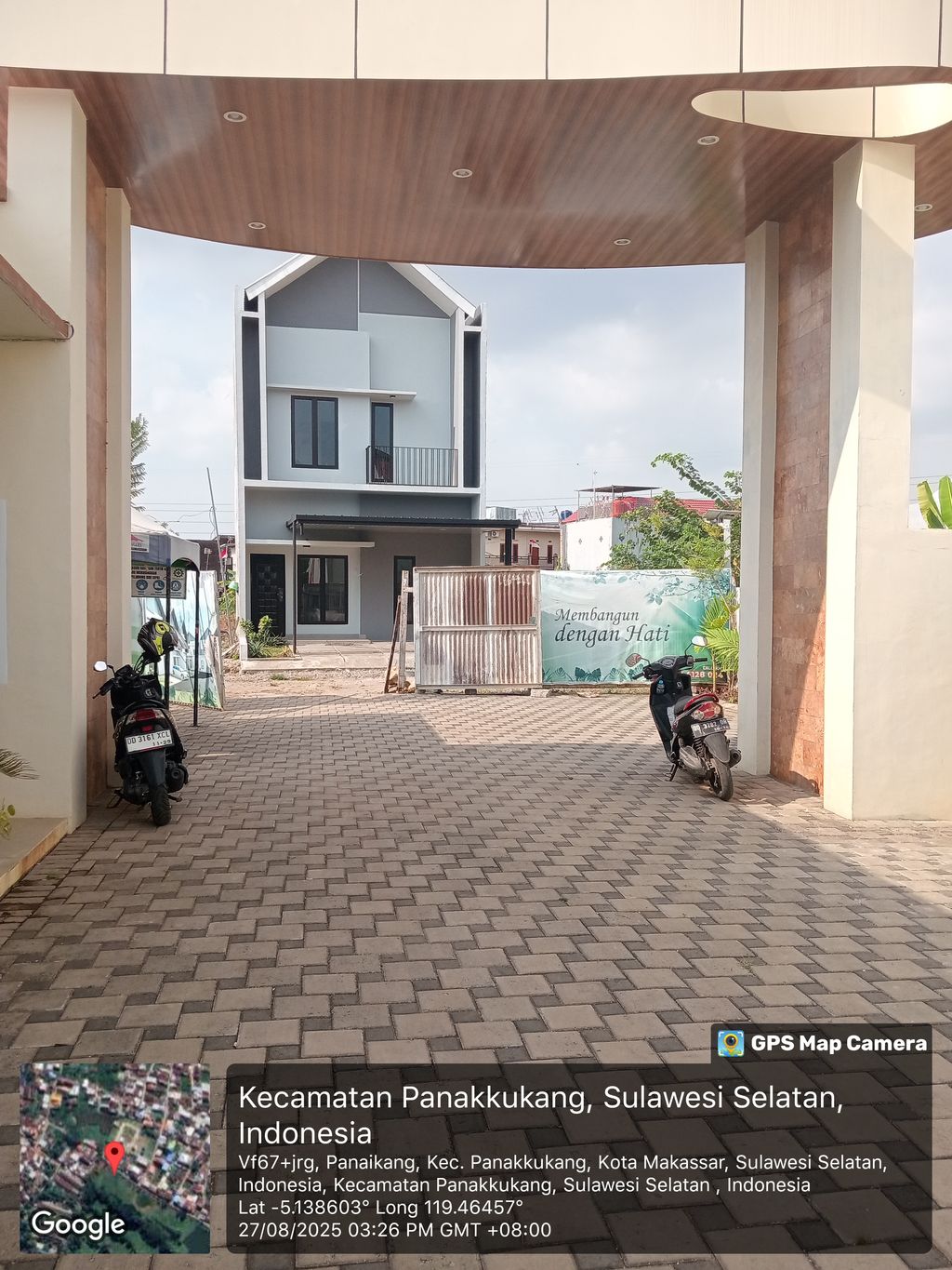 foto posisi tengah perumahan Panaikang Town House