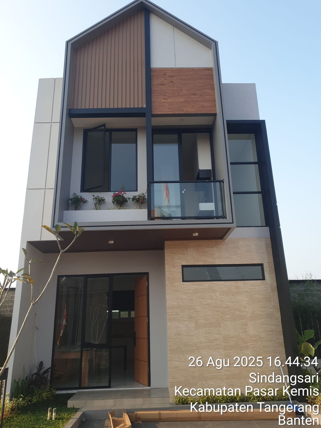 foto contoh rumah perumahan Elnino Living