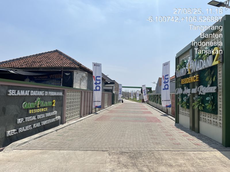foto gerbang perumahan Grand Madani Residence 2