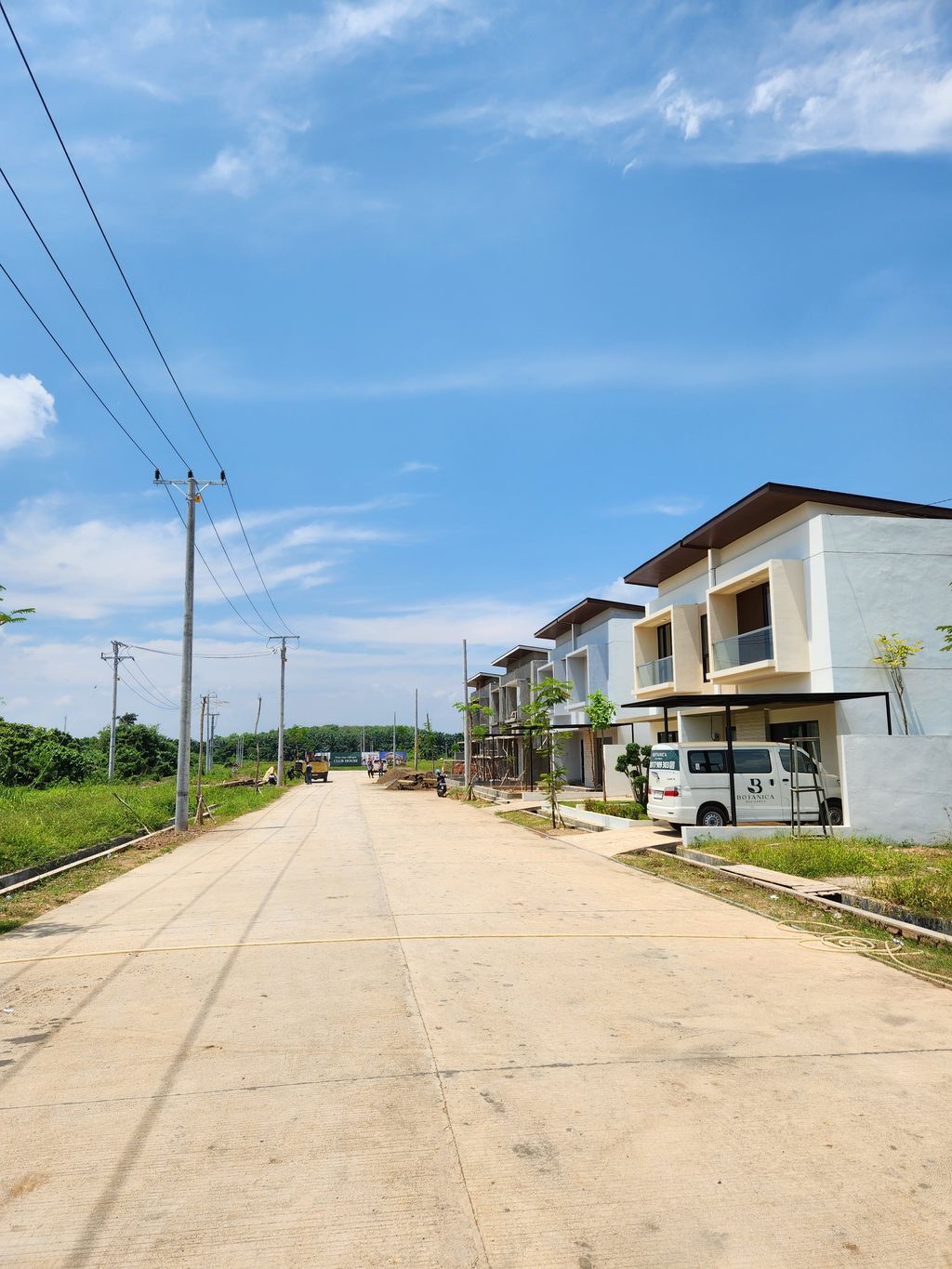 foto posisi tengah perumahan BOTANICA RESIDENCE