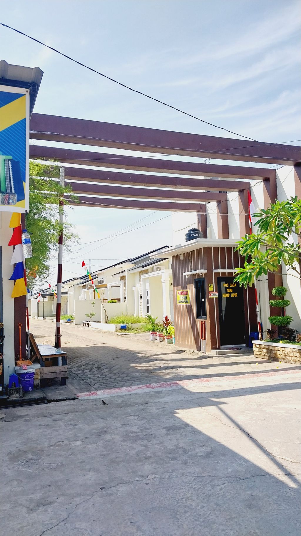 foto gerbang perumahan GREEN BUSSAN VILLAGE