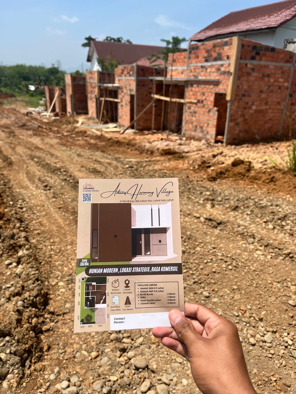 foto posisi tengah perumahan Adams Harmony Village