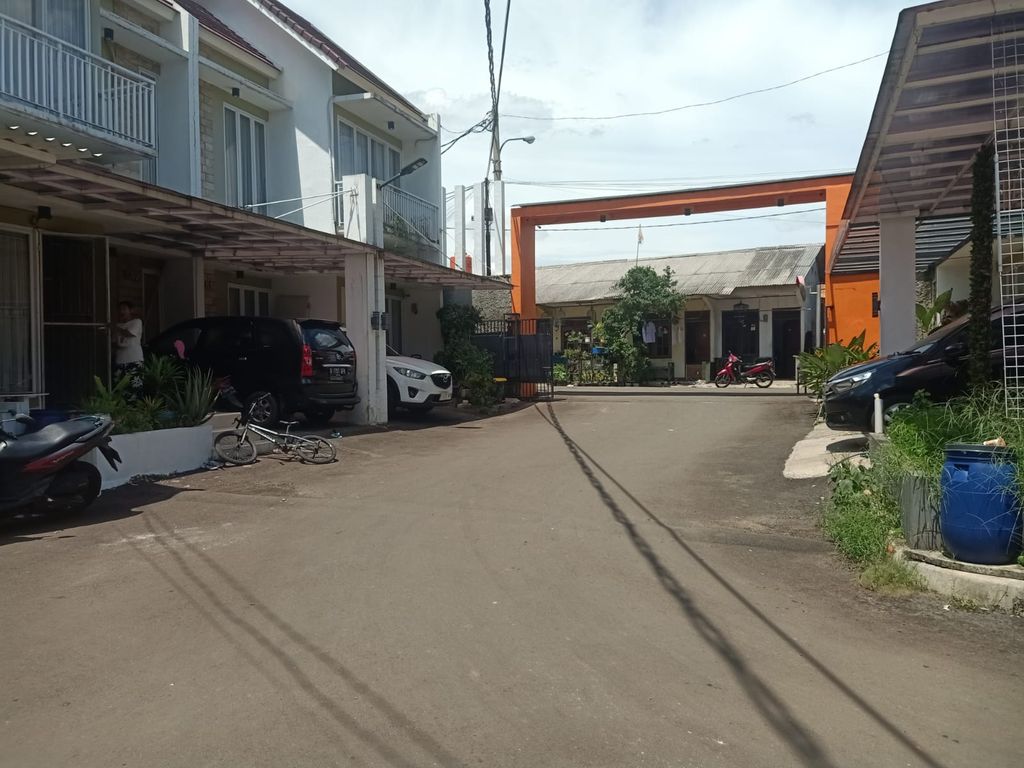 foto posisi tengah perumahan TRIA ADARA RESIDENCE 9 CIPUTAT