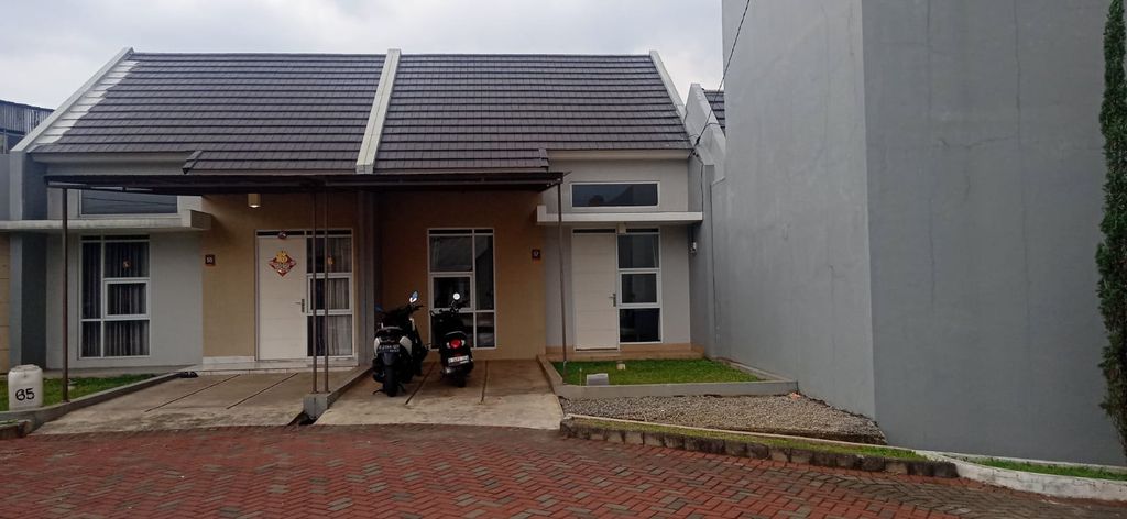 foto tampak rumah tipe 74/40 perumahan Margahurip Banjaran