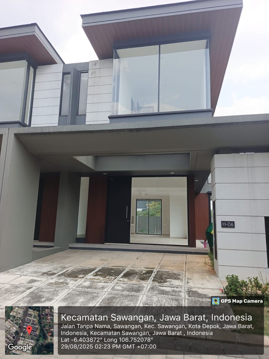 foto tampak rumah tipe Portico H-006 Tilia perumahan Shila At Sawangan