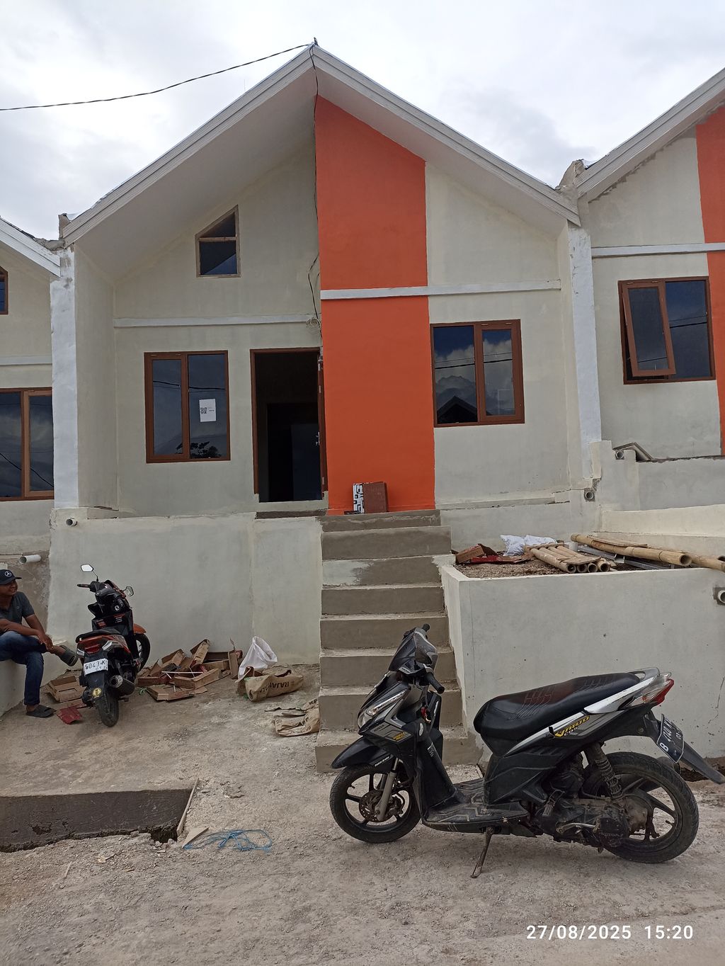 foto tampak rumah tipe Rumah Subisi perumahan Villa Mutiara 1