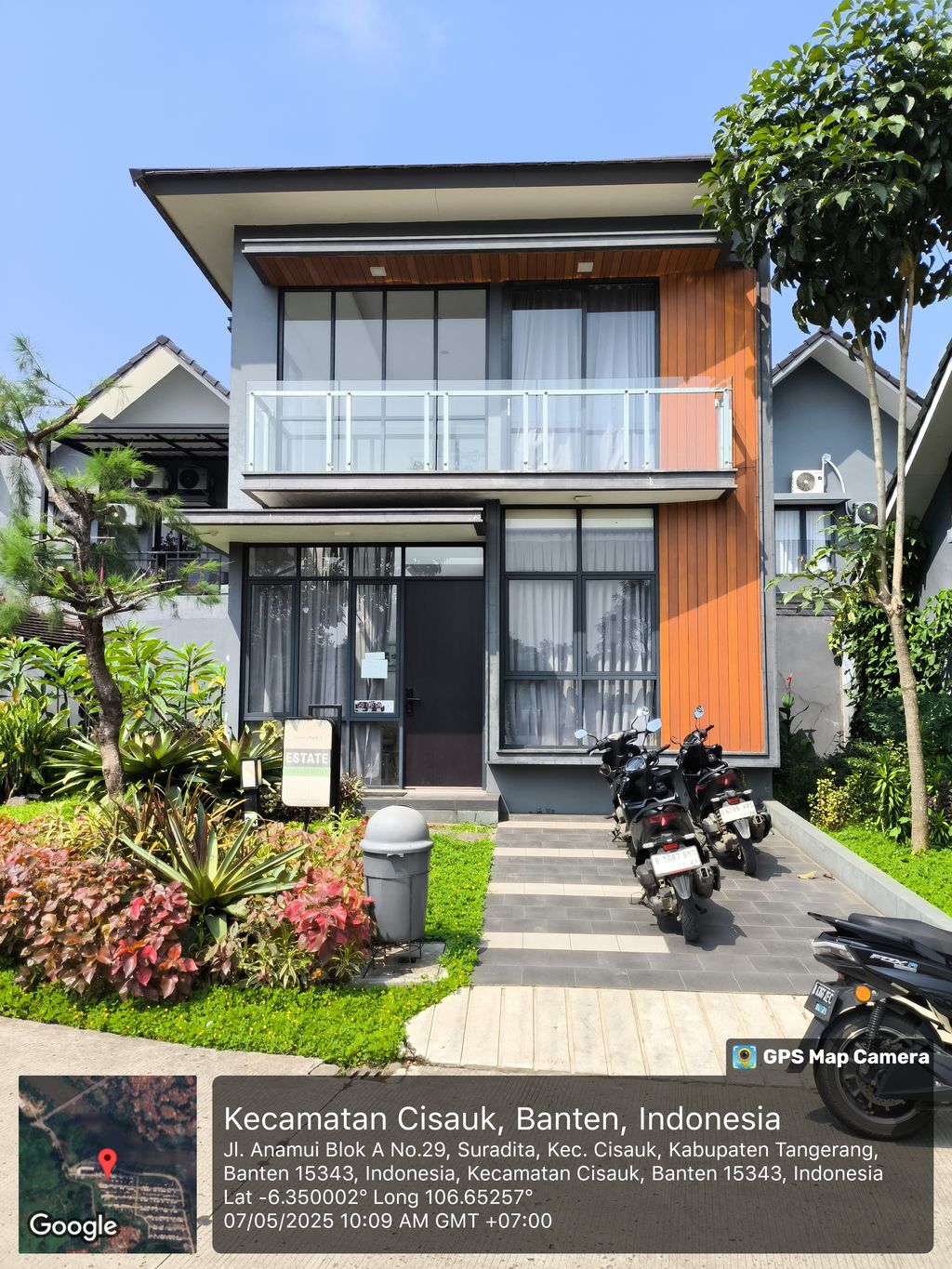foto tampak rumah tipe VENUS HOOK perumahan GOLDEN PARK 3