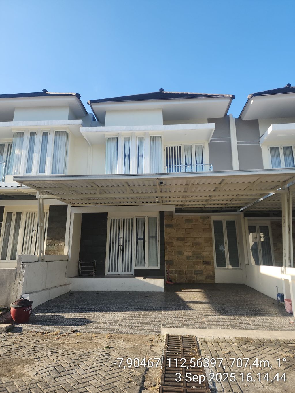 foto tampak rumah tipe 100/111 perumahan KAYANA REGENCY