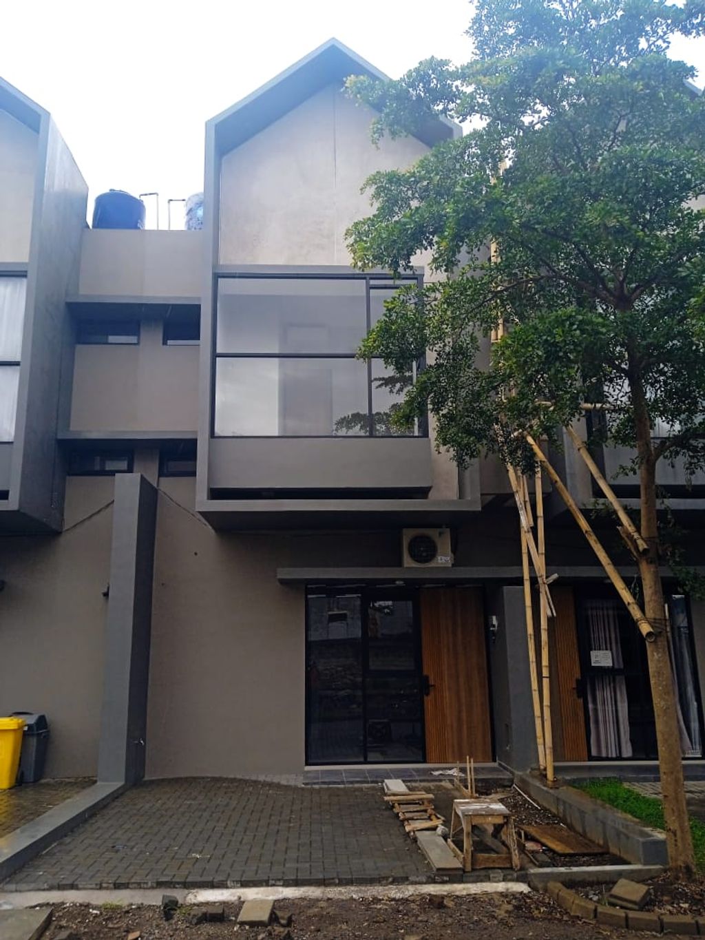 foto tampak rumah tipe 65 (C11) perumahan Kopo Harmonis Townhouse