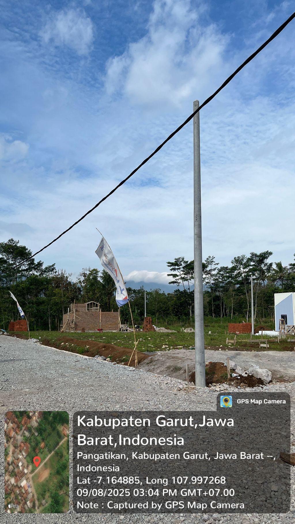 foto posisi tengah perumahan Royal Cimaragas Village