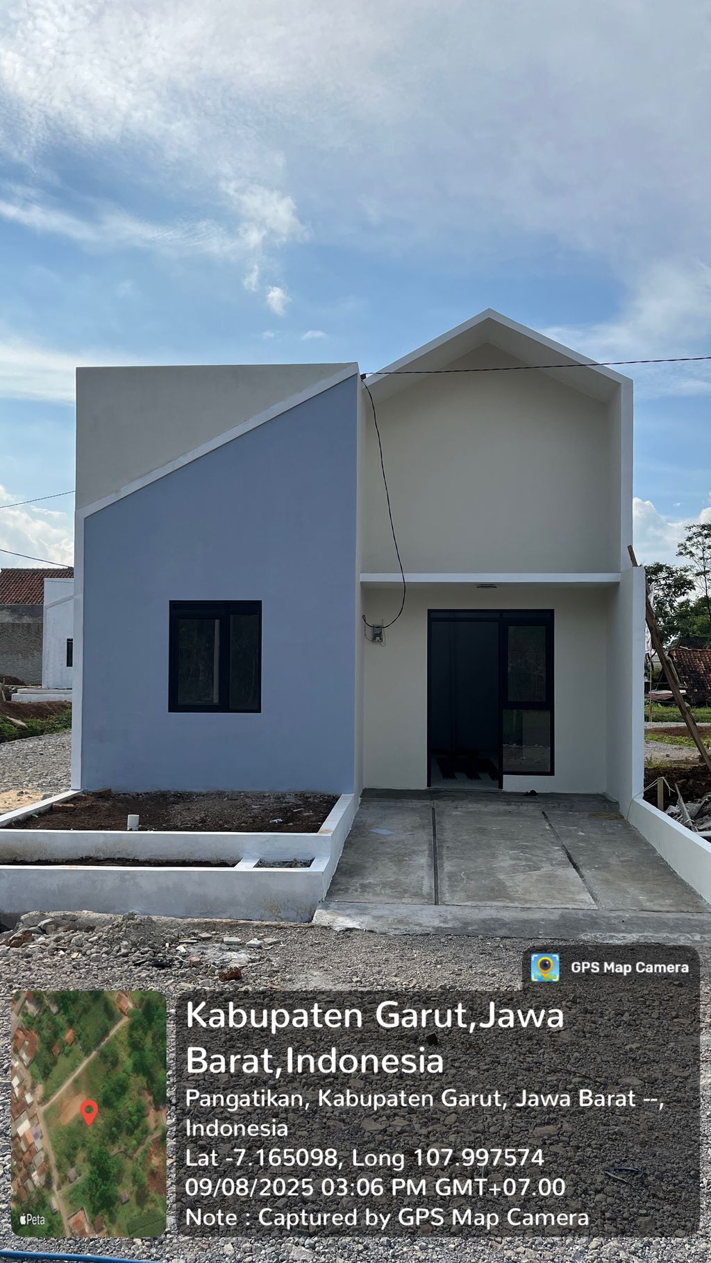 foto contoh rumah perumahan Royal Cimaragas Village