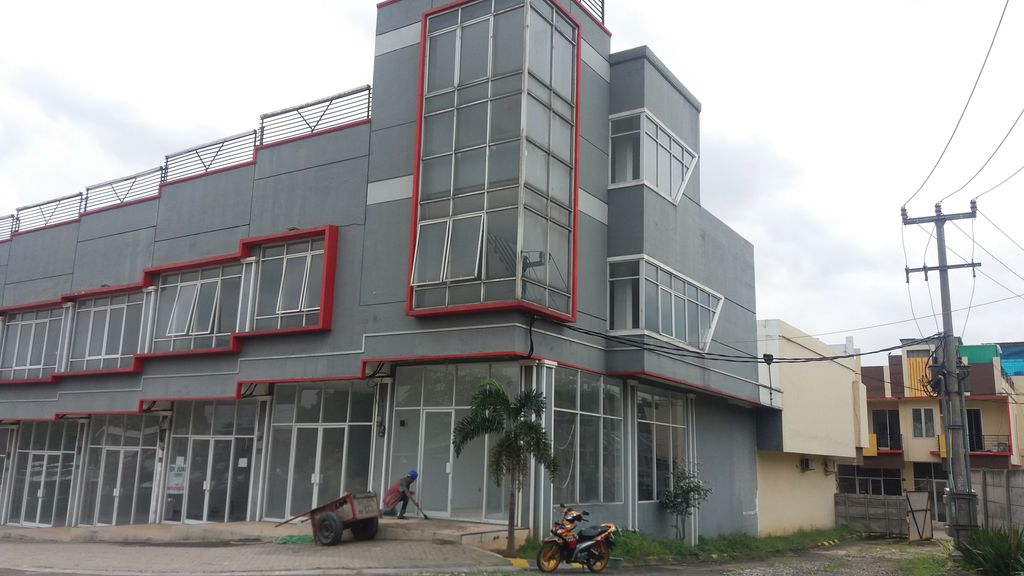 foto tampak rumah tipe RUKO 3 LANTAI LB 150 perumahan MEGAH CIKARANG CENTER KOMERSIAL