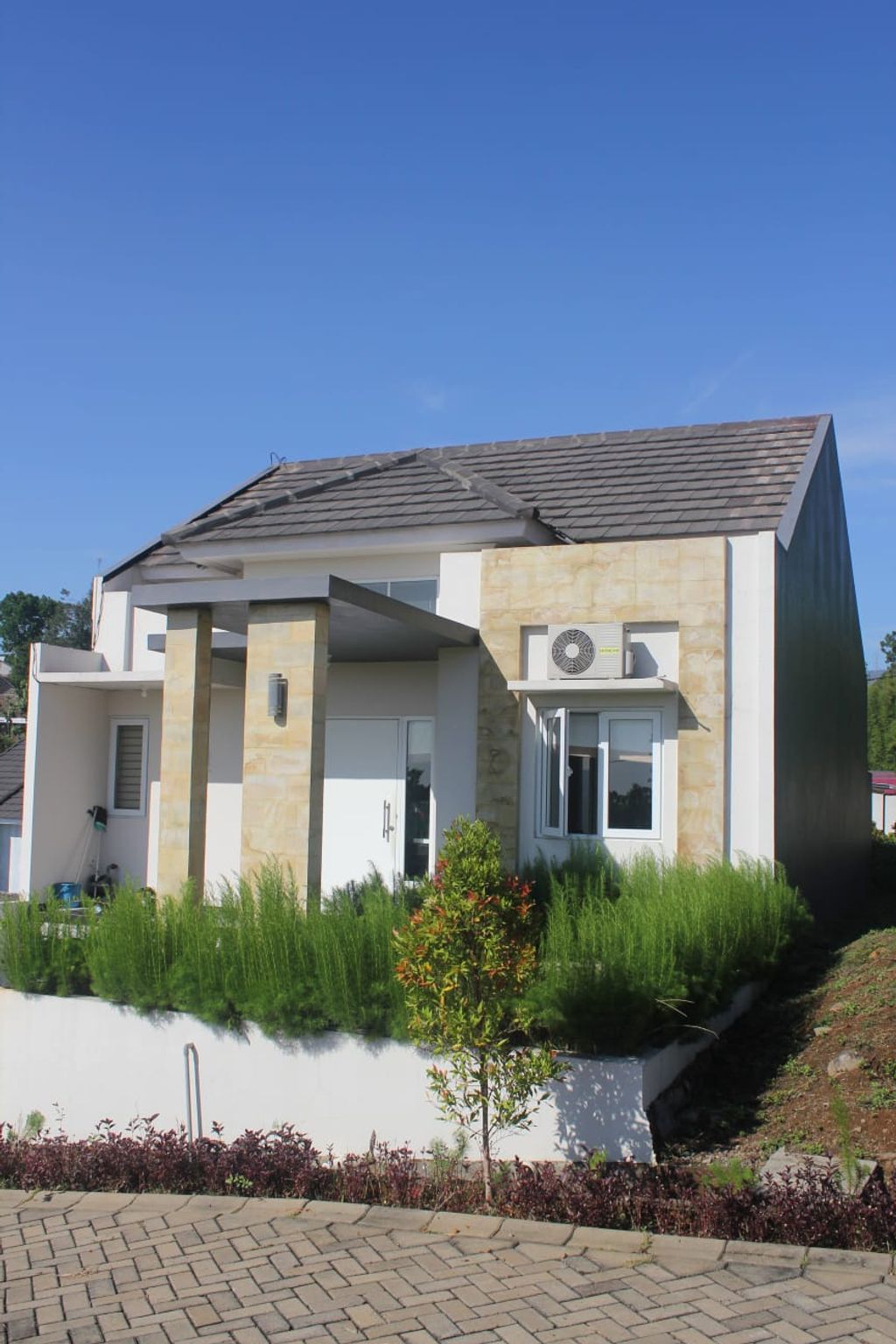 foto tampak rumah tipe MILAGRO perumahan ALIVIA RESIDENCE