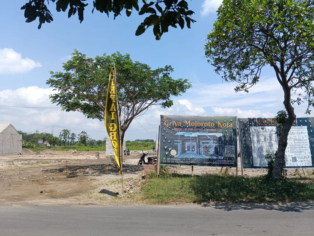 foto gerbang perumahan GRIYA MOJOROTO KOTA