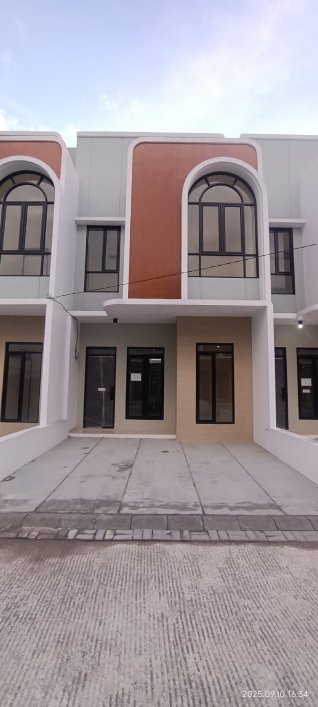 foto tampak rumah tipe 43 Compact 3 Kamar HC (500) perumahan G-Land Ciwastra Park 2