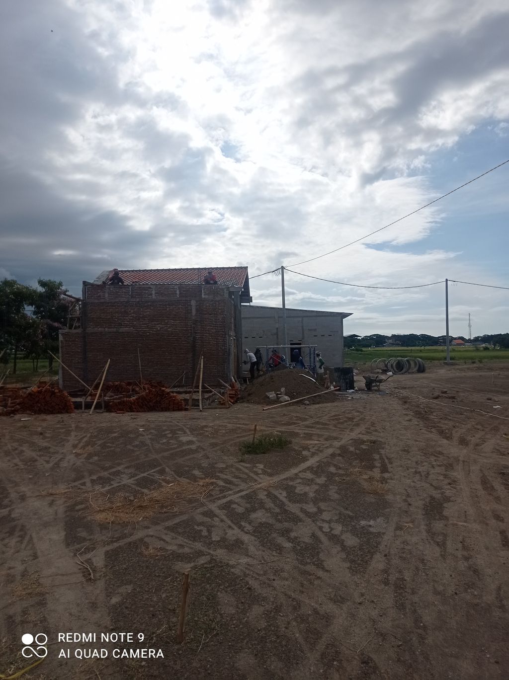 foto posisi tengah perumahan RUMAH KITA