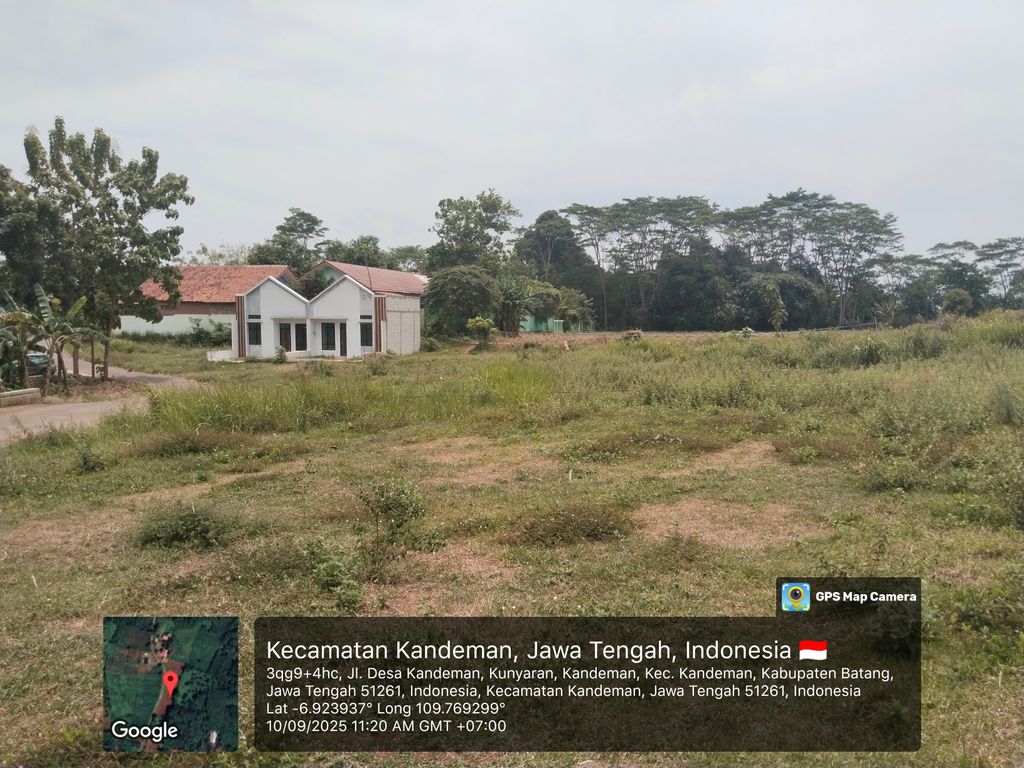 foto posisi tengah perumahan GRIYA KANDEMAN BARU