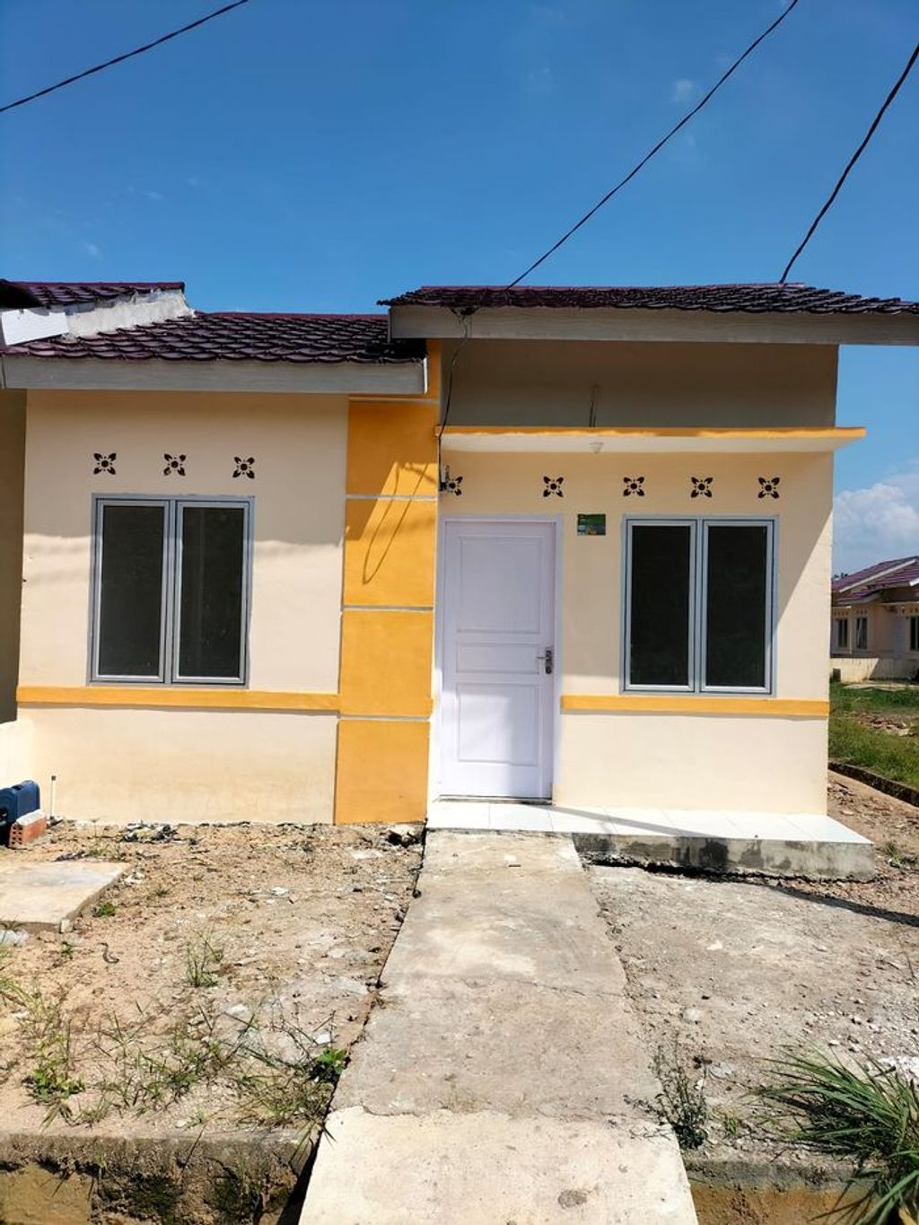 foto tampak rumah tipe LILY, perumahan SUKOMORO CITY