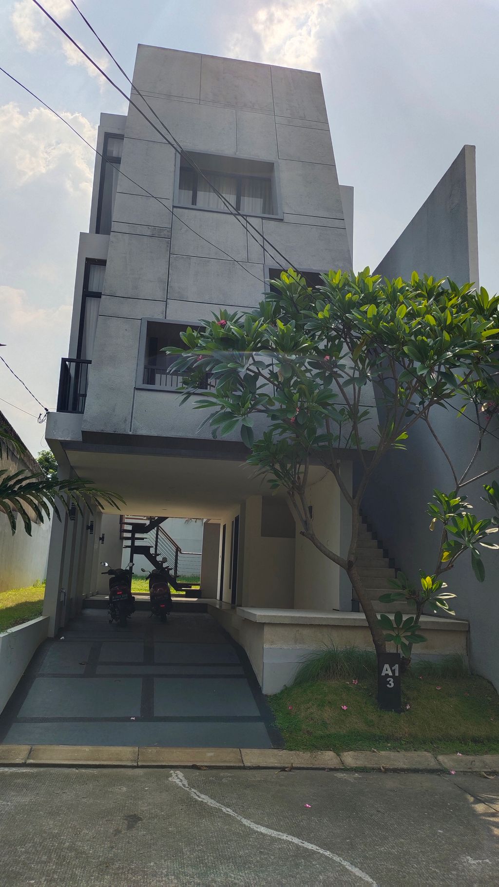 foto tampak rumah tipe 120 perumahan GRAND RESIDENCE PONDOK CABE