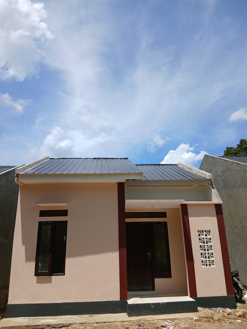 foto contoh rumah perumahan VILLA INDAH PESOUHA