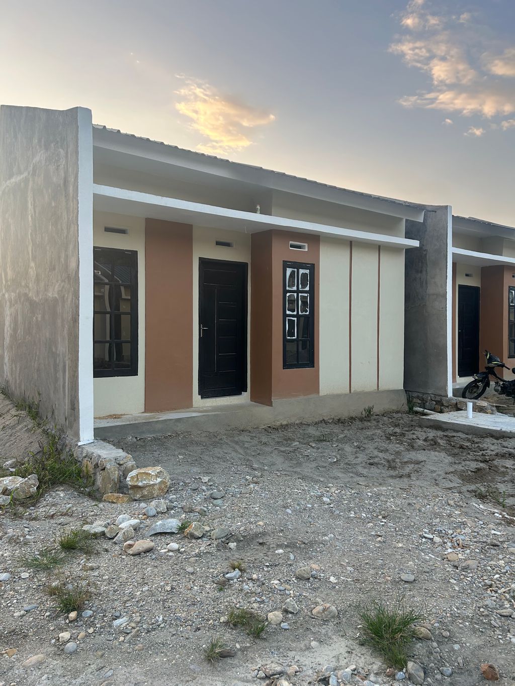 foto contoh rumah perumahan ROYAL TOMILLA RESIDENCE