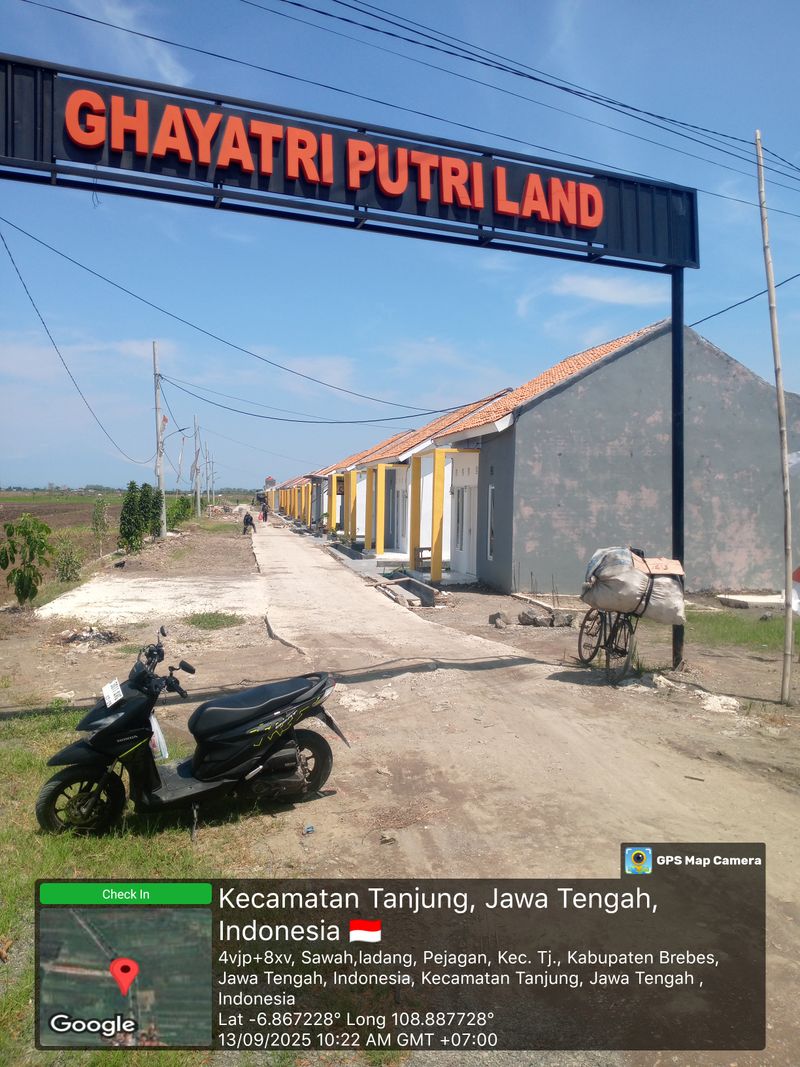 foto gerbang perumahan GHAYATRI PUTRI LAND