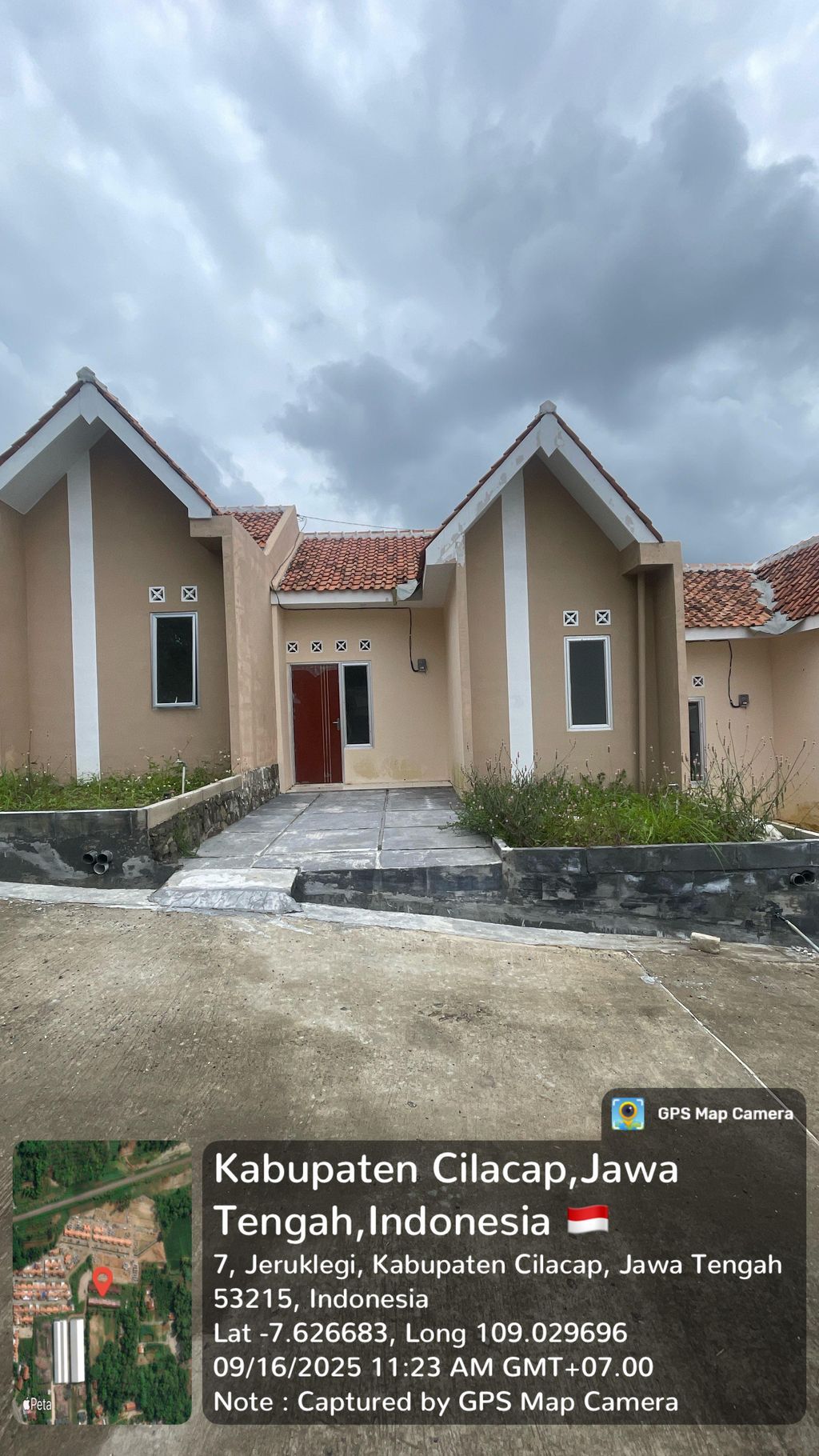 foto tampak rumah tipe BLOK D NO 15 perumahan GRAND MAHKOTA SULTAN 4
