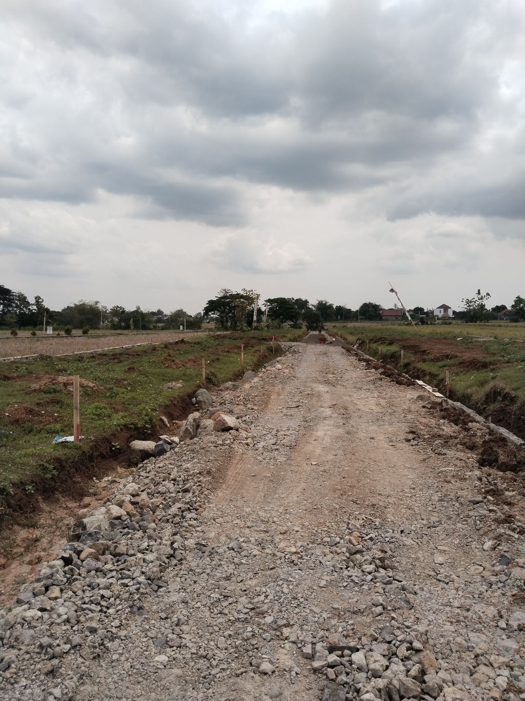 foto posisi tengah perumahan PERUMAHAN MAGANDA KAHURIPAN TEGALGEDE