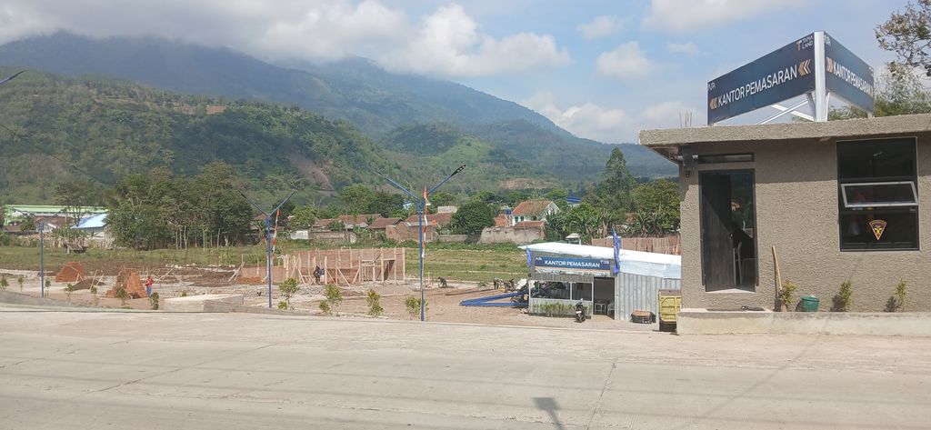 foto gerbang perumahan TAMALAND