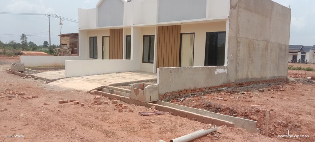 foto posisi tengah perumahan GRAND PRATAMA JAYA 3