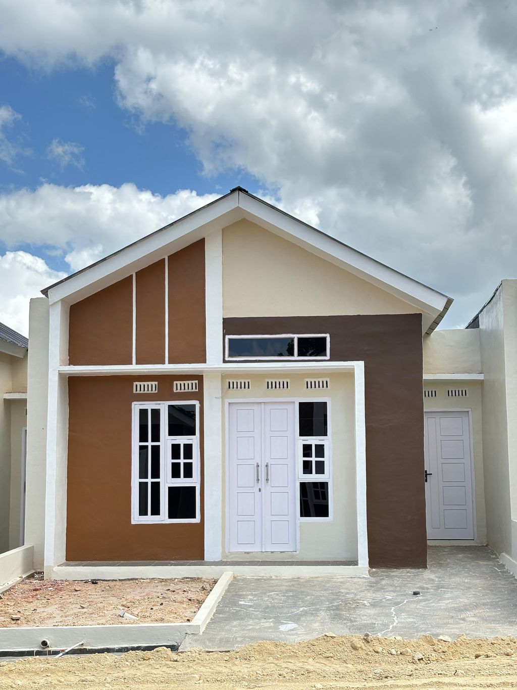 foto tampak rumah tipe 36 perumahan grand lagosi tahap 2
