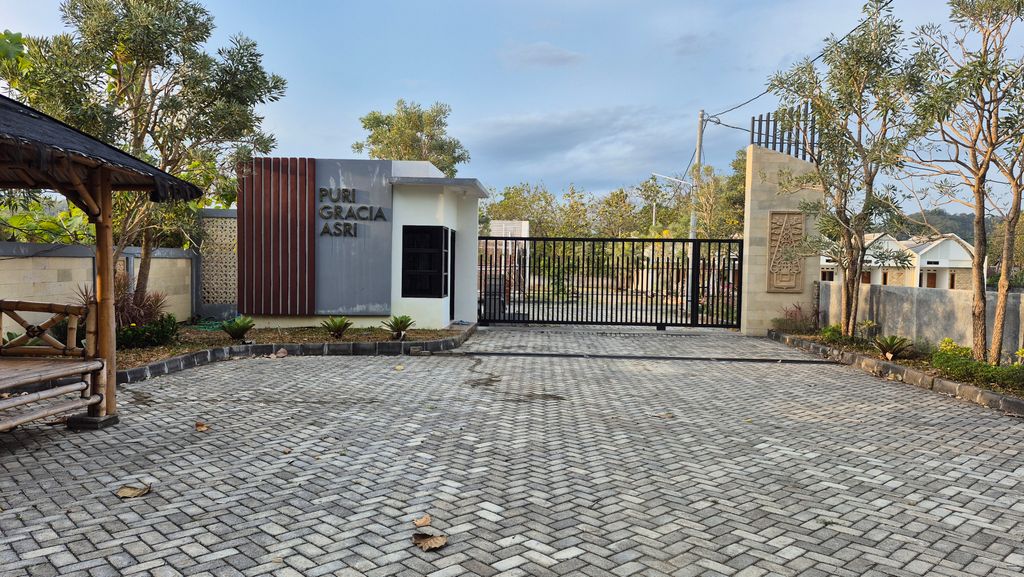 foto gerbang perumahan Puri Gracia Asri