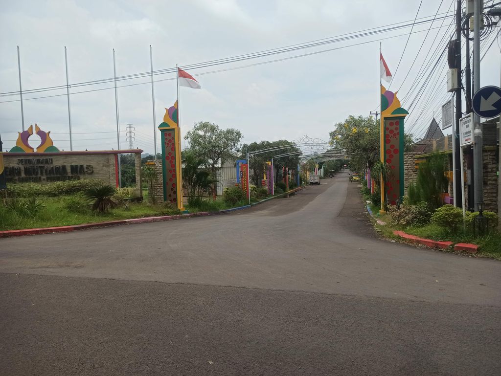 foto gerbang perumahan BENTENG MUTIARA MAS V