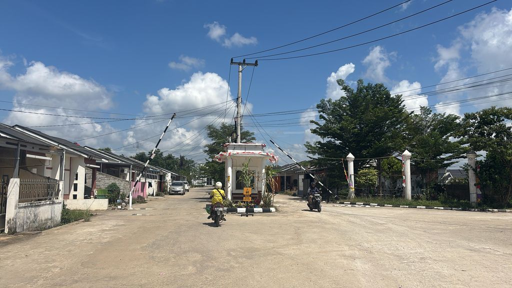 foto gerbang perumahan MADANI REGENCY 4