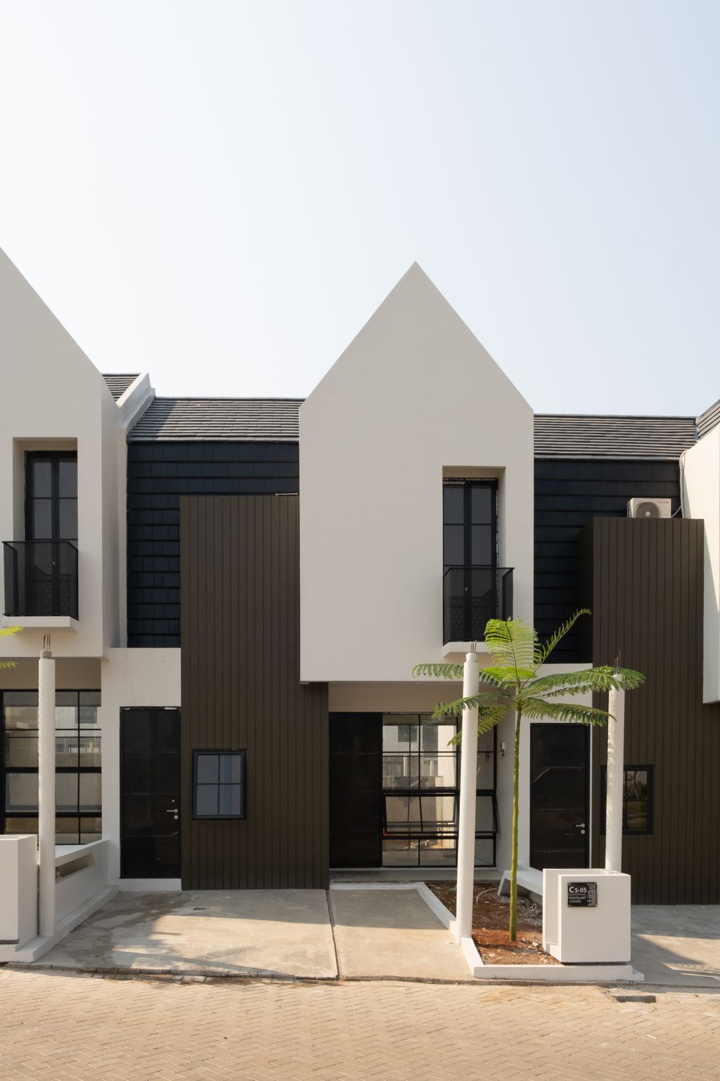 foto tampak rumah tipe 72/105 perumahan GREENLAND KEMANG BOGOR