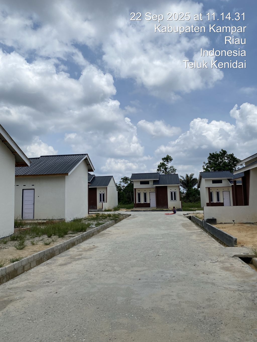 foto gerbang perumahan MUTIARA KARMILA 9