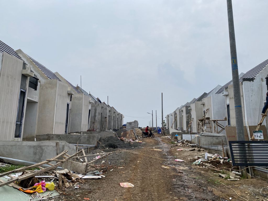 foto posisi tengah perumahan GREENWOODS COUNTRY BOGOR CLUSTER FLAMBOYAN TIPE MELATI