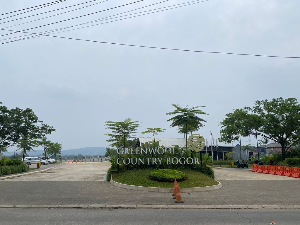 foto gerbang perumahan GREENWOODS COUNTRY BOGOR CLUSTER FLAMBOYAN TIPE MELATI