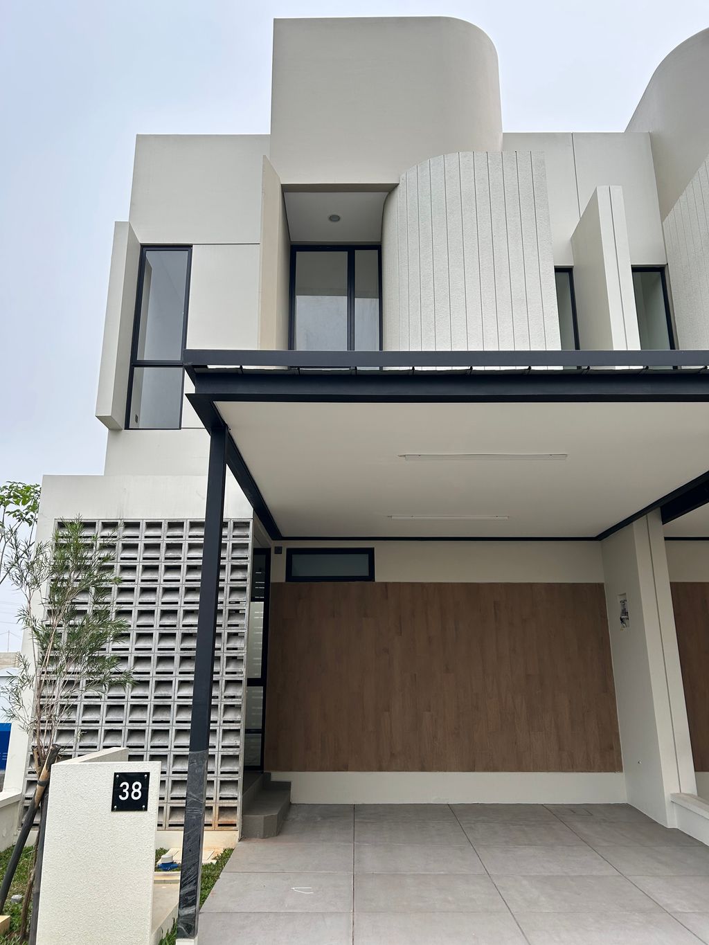 foto tampak rumah tipe BLOOM perumahan CLUSTER BASANTA, SUVARNA SUTERA