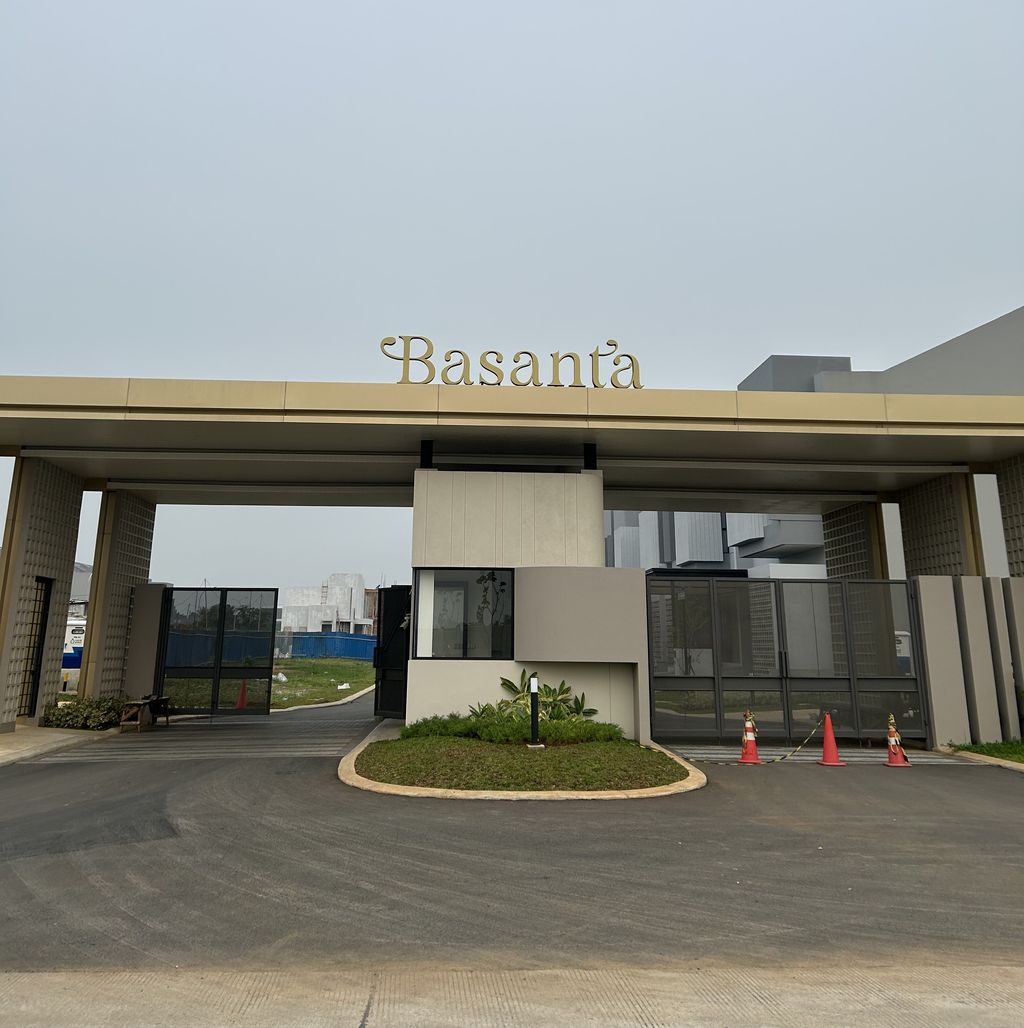 foto gerbang perumahan CLUSTER BASANTA, SUVARNA SUTERA