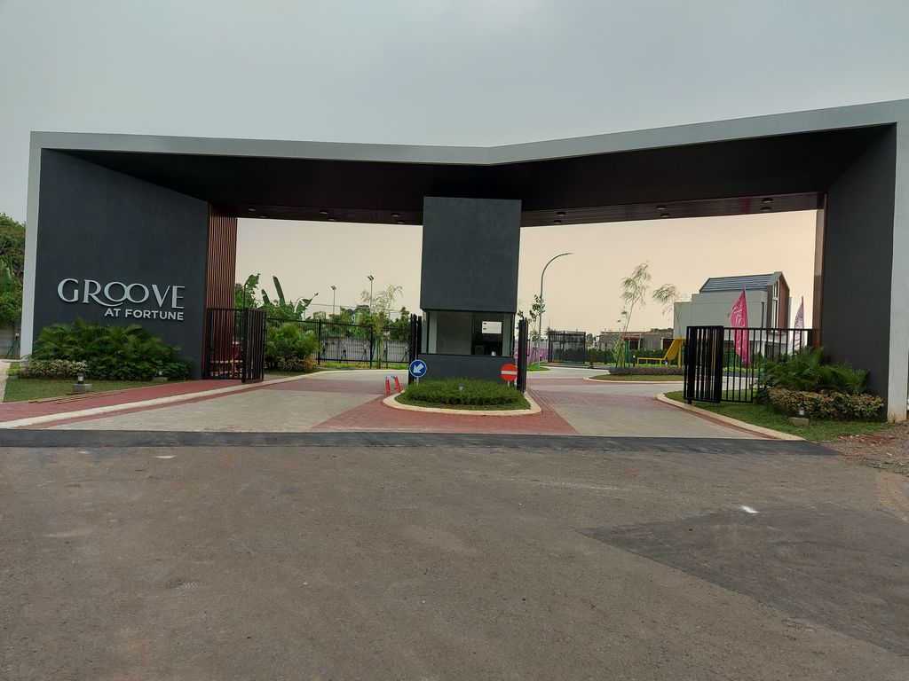 foto gerbang perumahan FORTUNE GROOVE GRAHA RAYA