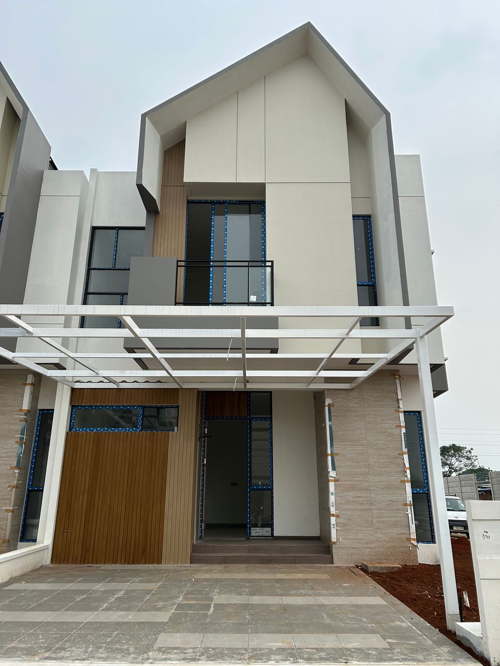 foto tampak rumah tipe AZAMI SUDUT perumahan CLUSTER AGRA, SUVARNA SUTERA