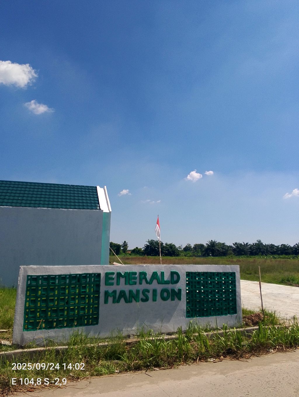 foto gerbang perumahan EMERALD MANSION