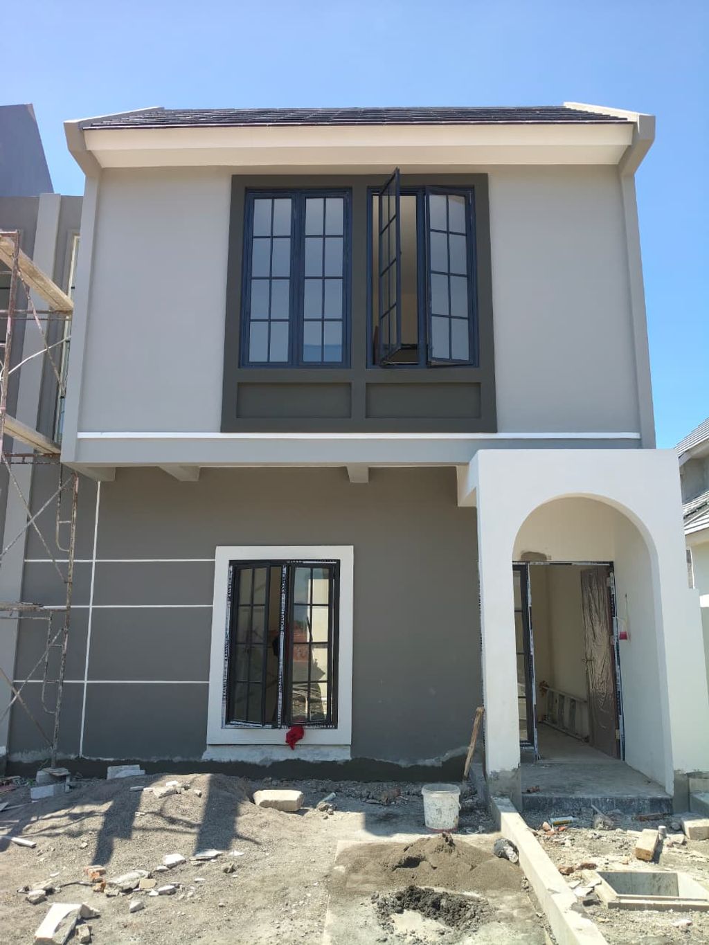 foto tampak rumah tipe Blok D-36 Dalton Cluster Kensington perumahan The Anvaya Juanda