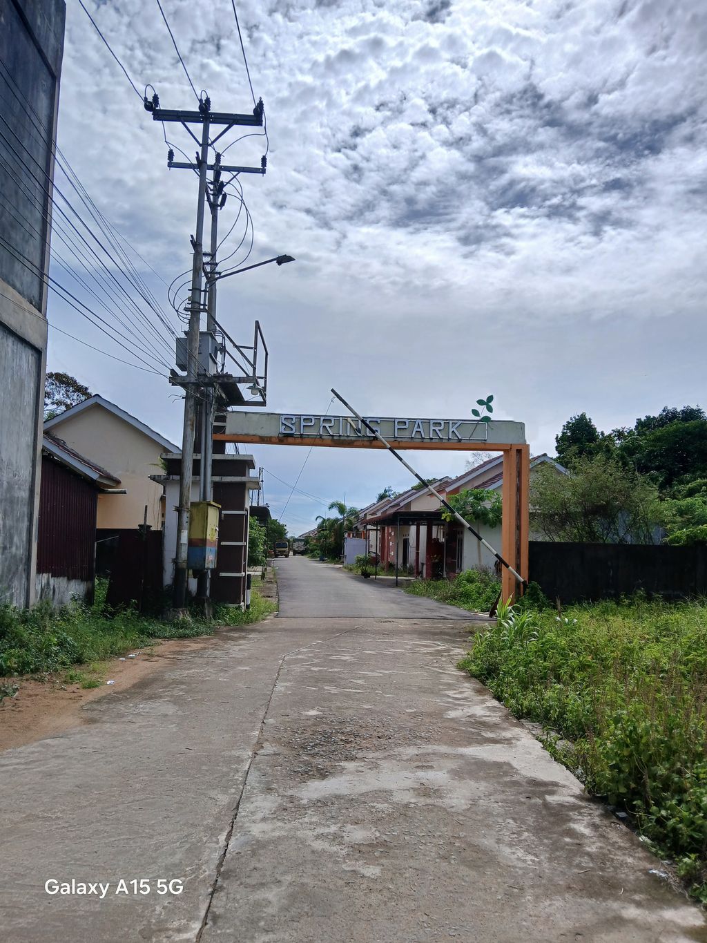 foto gerbang perumahan SPRING PARK