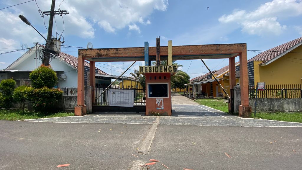 foto gerbang perumahan LandSum Habib Residence