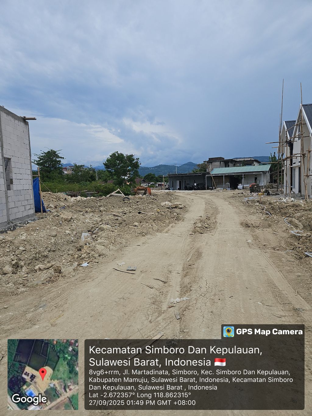 foto posisi tengah perumahan LUXURY HOUSE