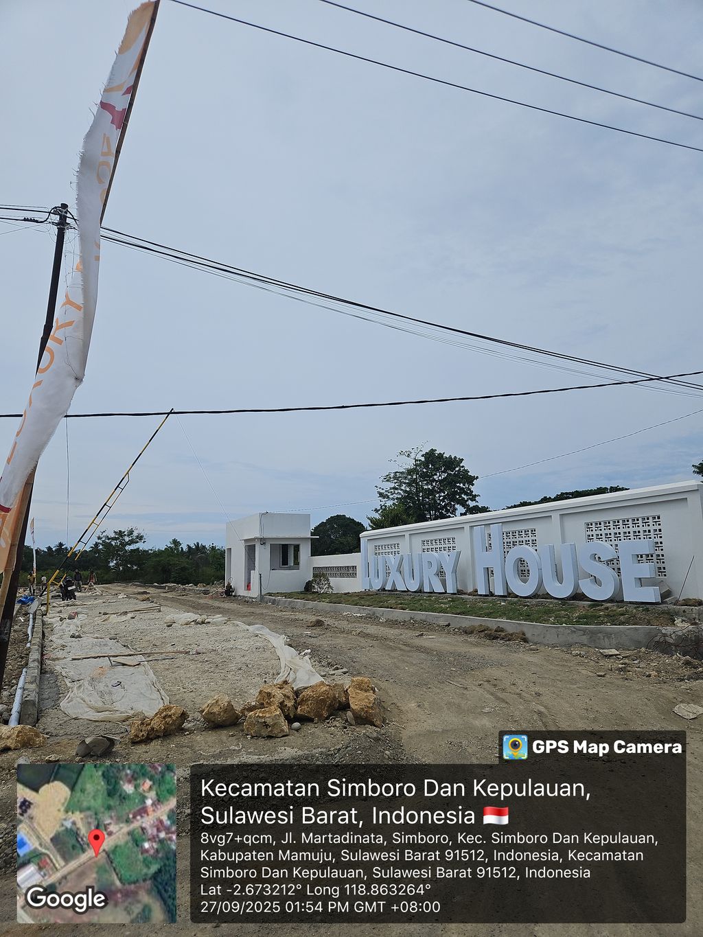 foto gerbang perumahan LUXURY HOUSE