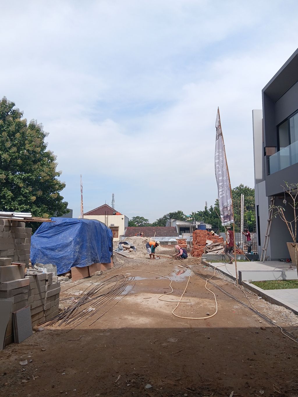 foto posisi tengah perumahan KAYU MANIS BELLEVUE