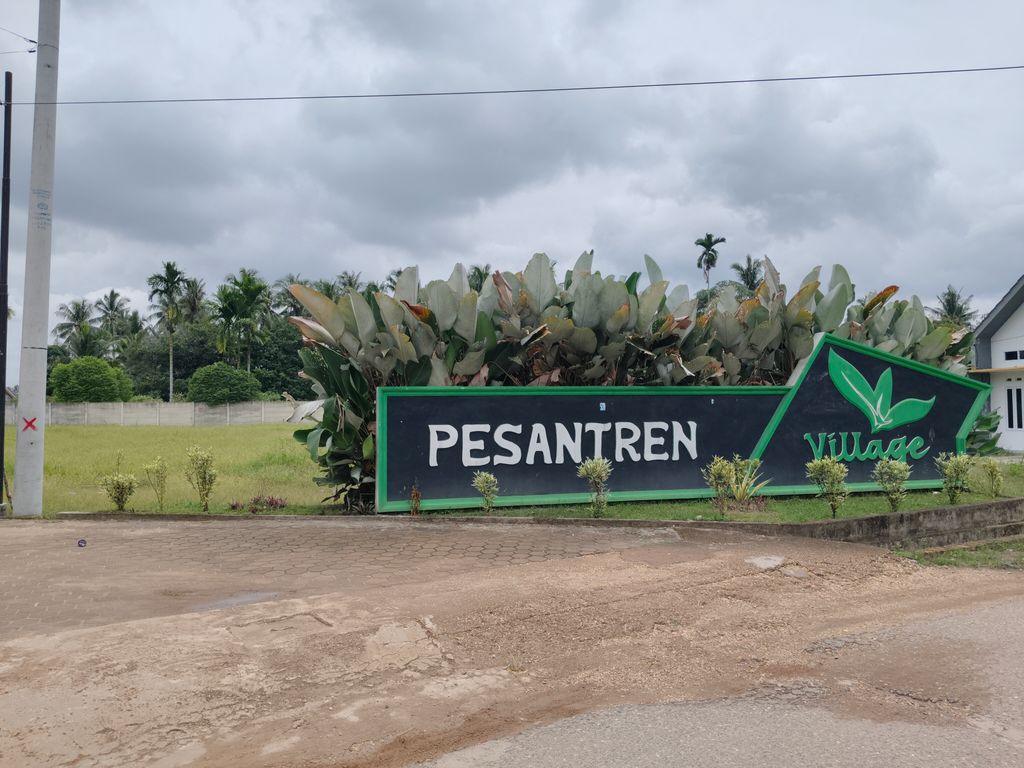foto gerbang perumahan GRAND PESANTREN VILLAGE